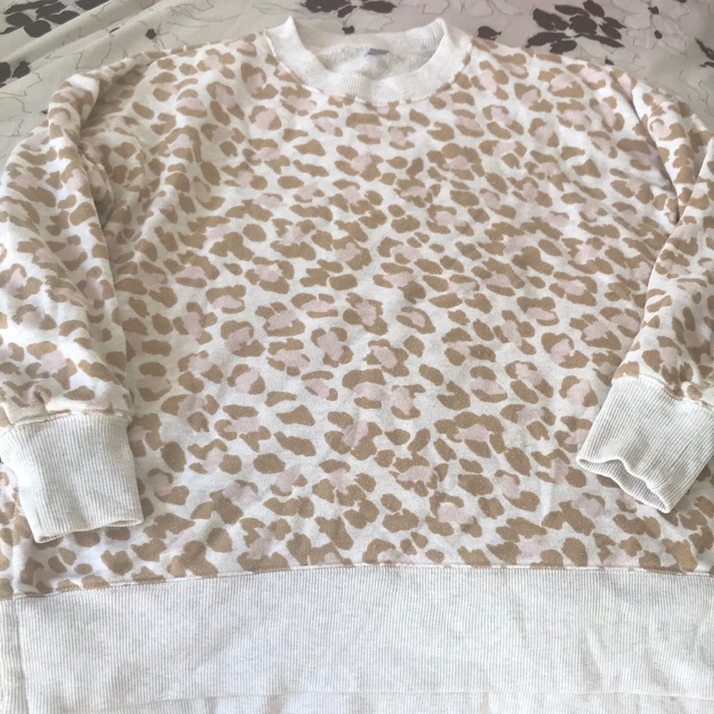 Oversized leopard sweatshirt